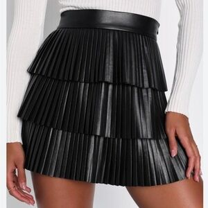 ***NWOT***Nine West Black
Mini Pleated Asymmetrical Skirt for Night Out